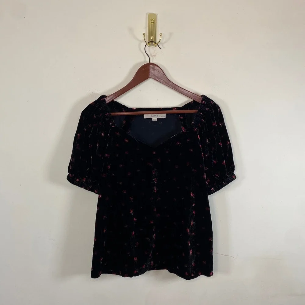 LOFT Black Velvet Floral Print Short Puff Sleeve Top V-Neck Blouse whimsygoth‎
